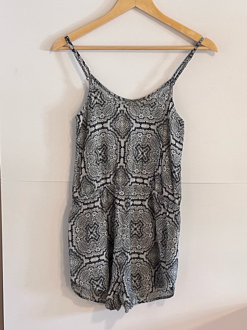 Garage Black White Geometric Print Romper Women’s XS Boho Festival - Picture 3 of 12